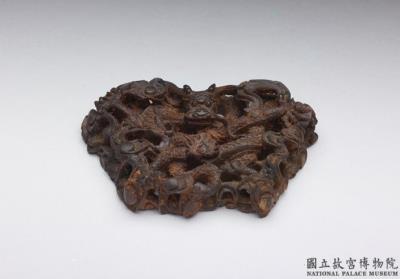 图片[3]-Carved agarwood buckle with cloud-and-dragon decoration, Qing dynasty (1644-1911)-China Archive